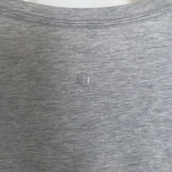 Cute Lululemon Peplum Tee Top Blouse in Heathered Gray Micro Stripe - Picture 7 of 9